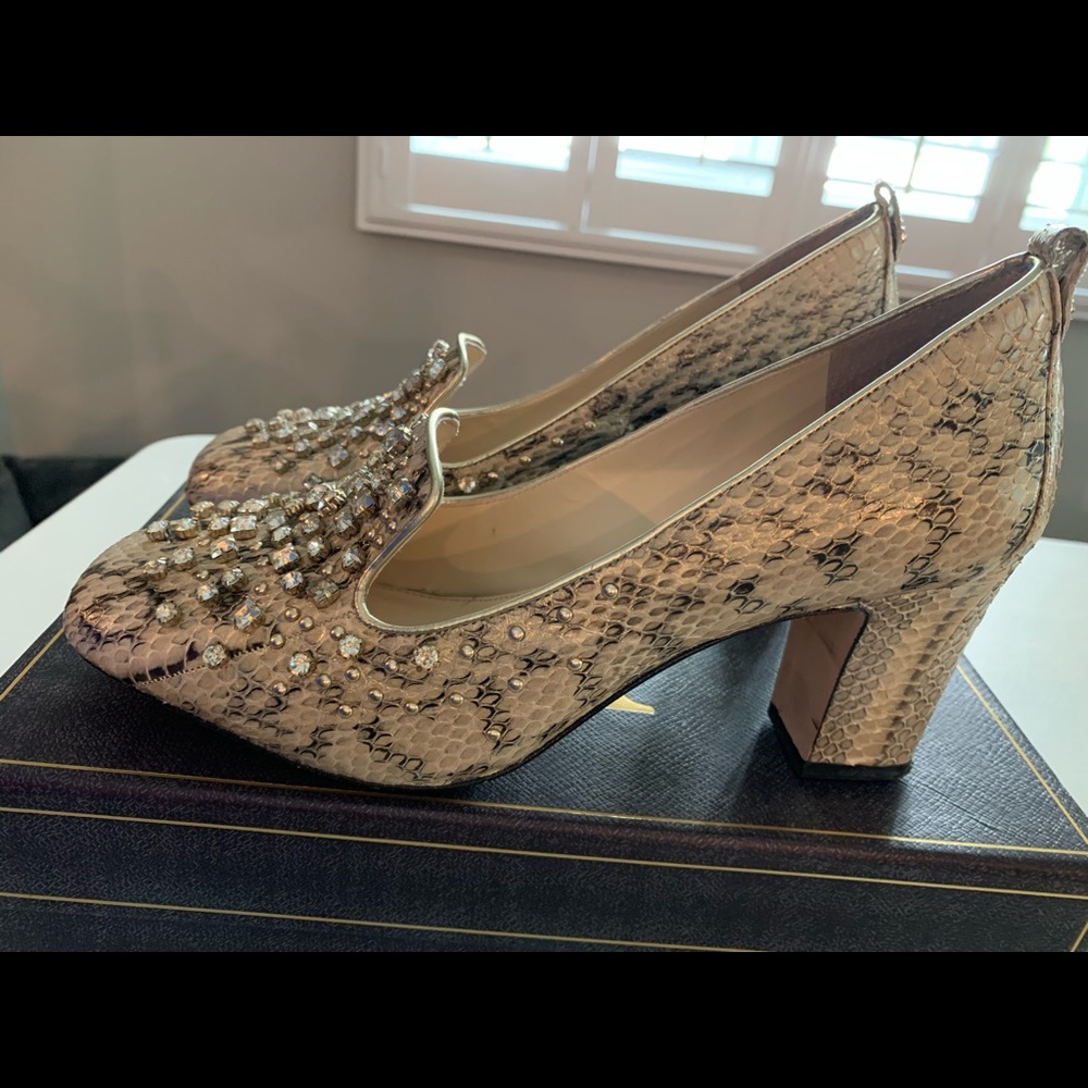 VC Signature Blk/Wte/Gld Specchio Pumps‎ Size 7.5